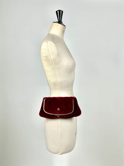 Germaine GUERIN
Evening clutch bag in burgundy...