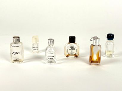 Ensemble de 18 miniatures de parfums comprenant

ROCHAS

