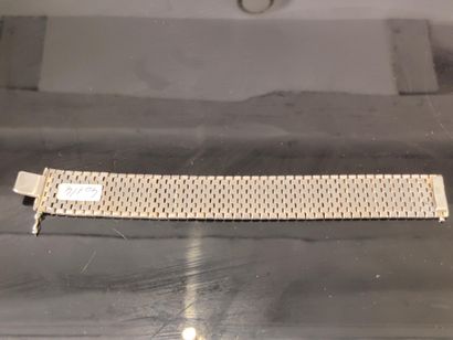 Bracelet manchette en plaqué or les mailles...