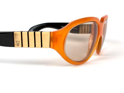 GIANNI VERSACE
Paire de lunettes de vue la...