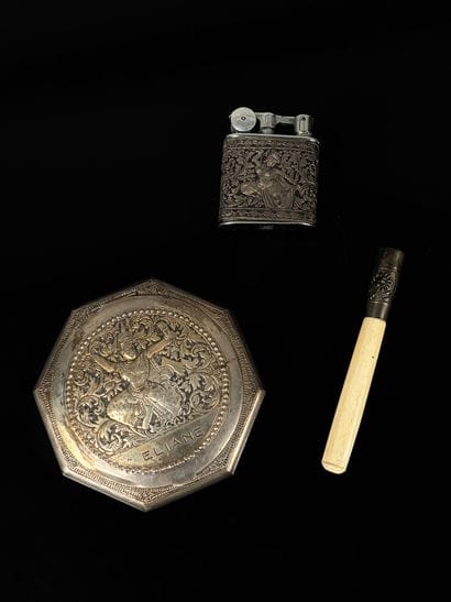 VIETNAM
Ensemble de trois objets en métal...
