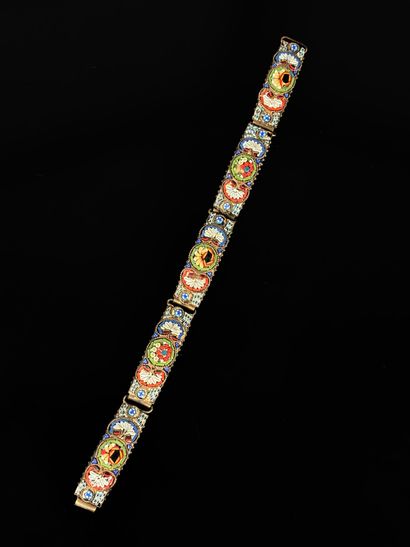 Bracelet en micro mosaïque à décor floral...