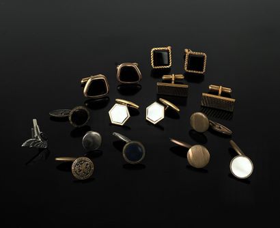 Quatre paires de boutons de manchettes en...