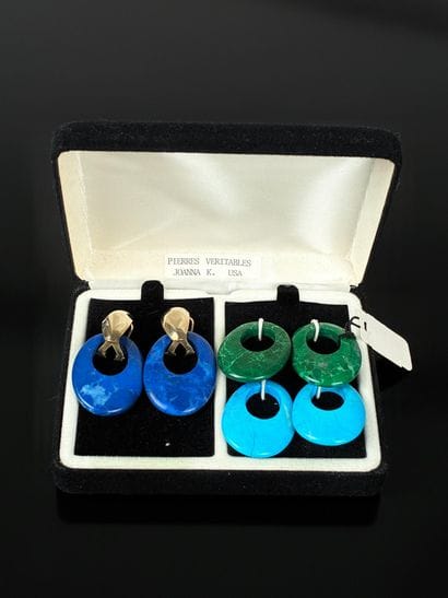 JOANNA K., U.S.A
Set of earrings with three...