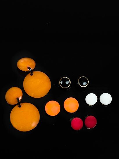 Lot composé de cinq paires de clips d'oreilles...