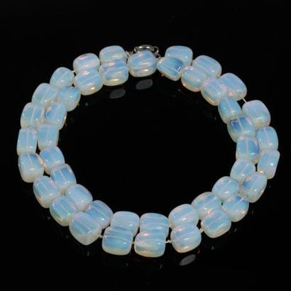 Necklace made of approximately forty opalescent...