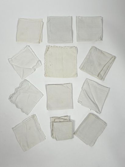 Ensemble de 17 mouchoirs anciens en tissus...