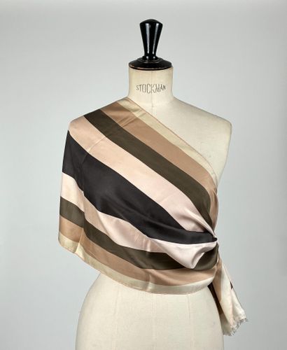 PIERRE BALMAIN
Echarpe en soie à bandes chocolat...