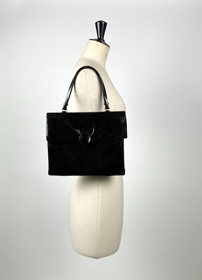Sac à main cuir noir
Travail des années 1970
21...