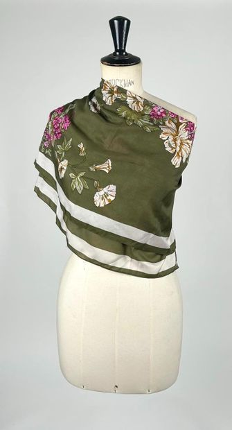 Set of 5 silk squares including:
- PIERRE...