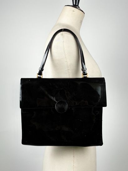 Sac à main cuir noir
Travail des années 1970
21...