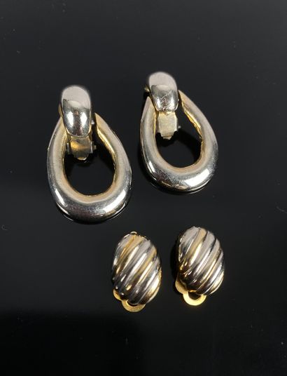 Ensemble de deux paires de clips d'oreilles...