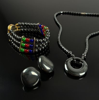Hematite half-set consisting of a necklace,...