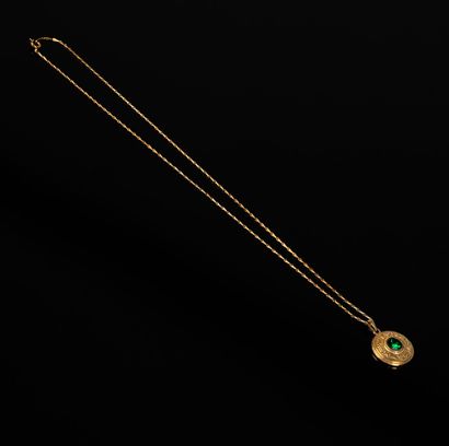 Chain and pendant in gilded metal, the round...