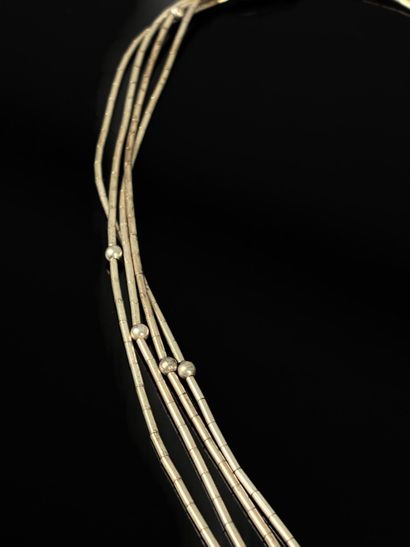 Sautoir en argent à perles baguettes fermoir...