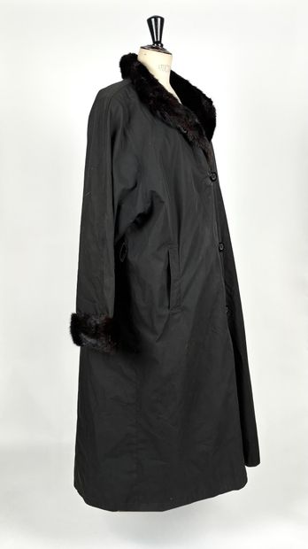 Manteau long de style imperméable avec une...