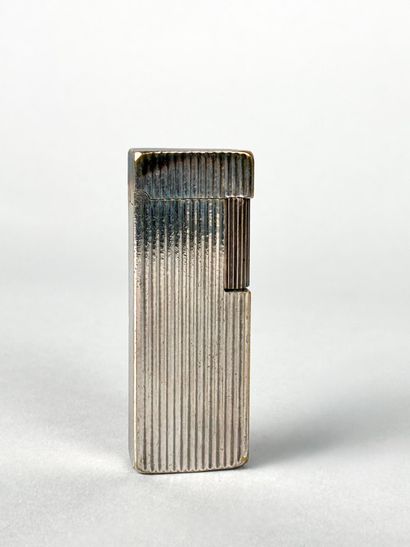 MYON Paris
Briquet en métal argenté signé...