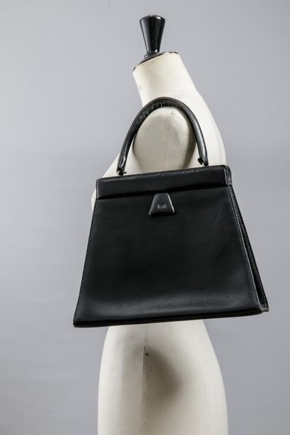 Sac box noir, l'intérieur en cuir naturel...