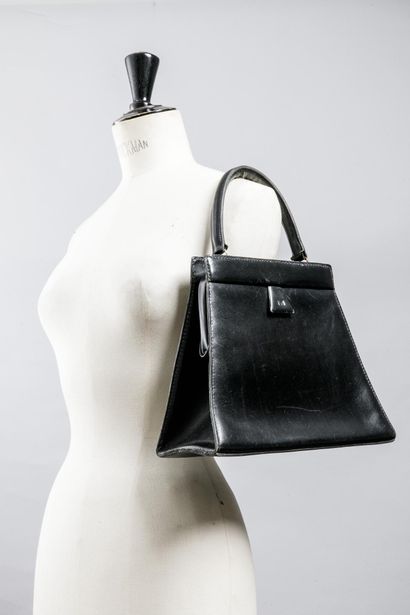 Sac box noir, l'intérieur en cuir naturel...