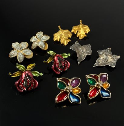 Set of five metal ear clips featuring flowers...