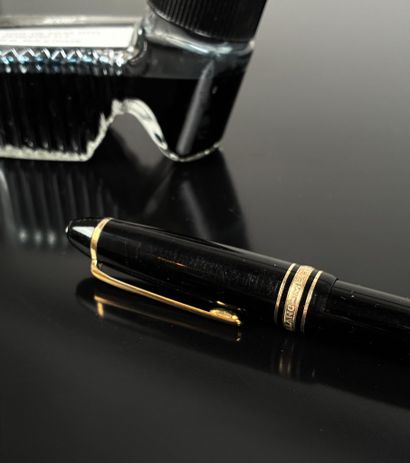 MONTBLANC - Modèle Meisterstuck N° 146,
Stylo-plume...