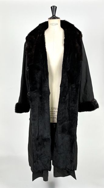 Manteau long de style imperméable avec une...