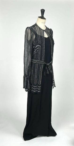 Robe noire longue de couturière et veste...