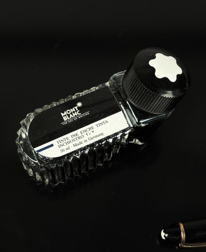 MONTBLANC - Modèle Meisterstuck N° 146,
Stylo-plume...