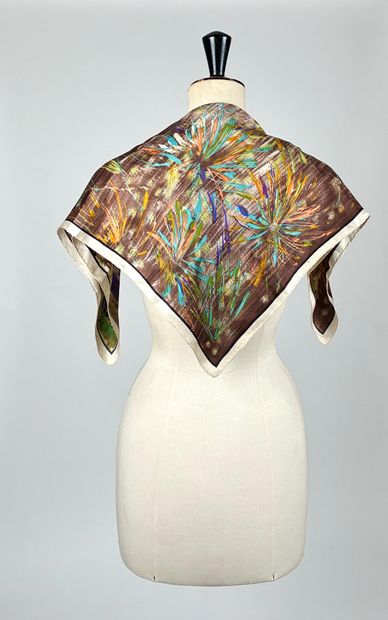 Set of 3 silk squares including : 
- Silk...