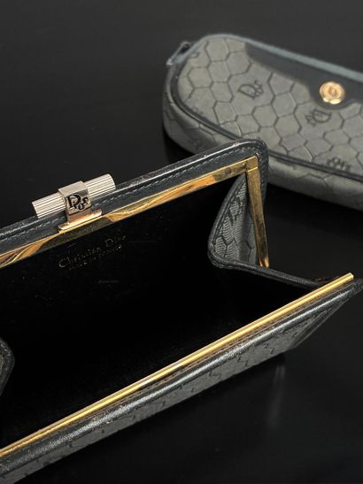Christian DIOR
Porte monnaie et étui à lunettes...