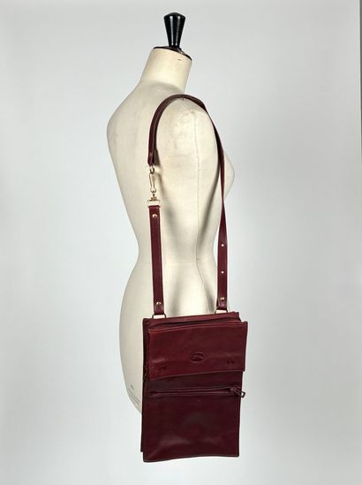 LONGCHAMP
Rectangular burgundy leather bag...