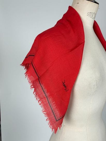 YVES SAINT LAURENT
Red silk and cashmere...