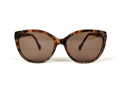 DOLCE & GABBANA
Paire de lunette de soleil...