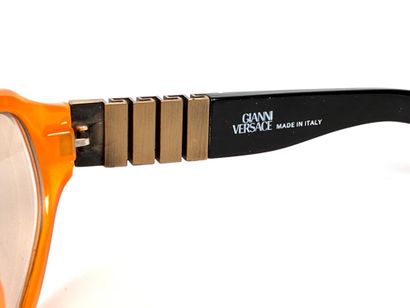 GIANNI VERSACE
Paire de lunettes de vue la...