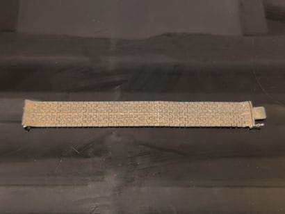 Bracelet manchette en plaqué or les mailles...