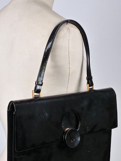 Sac à main cuir noir
Travail des années 1970
21...