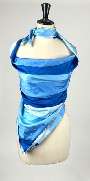 Set of 3 silk squares
- JEAN DESSES, Paris
Silk...