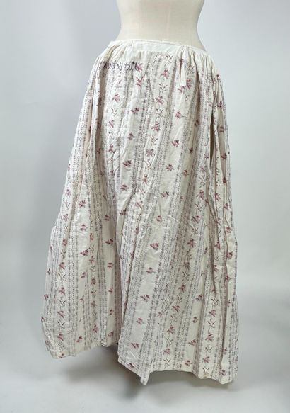 Ensemble d'un jupon de mariage à dentelle...