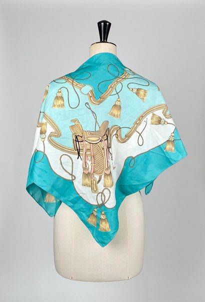 Set of 4 silk squares including :
- A bluish,...