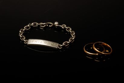 Ensemble de trois bijoux masculins comprenant...