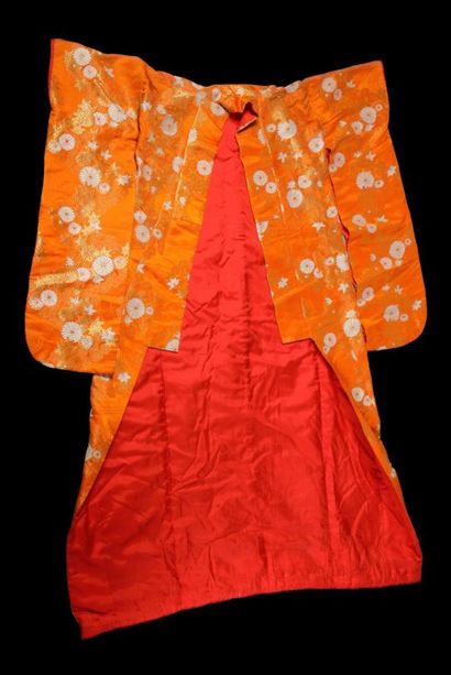 JAPON - XXème siècle
Kimono Tsubaki en soie...