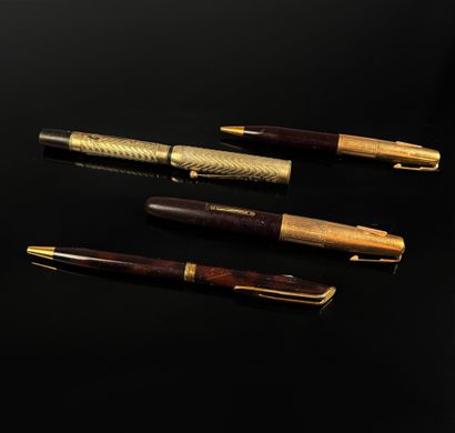 Suite de 4 stylos anciens dont un anglais...