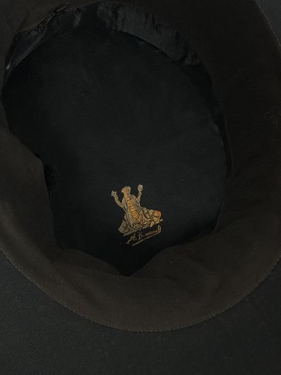 ARISTIDE BOUCICAUD
Chapeau haut de forme...