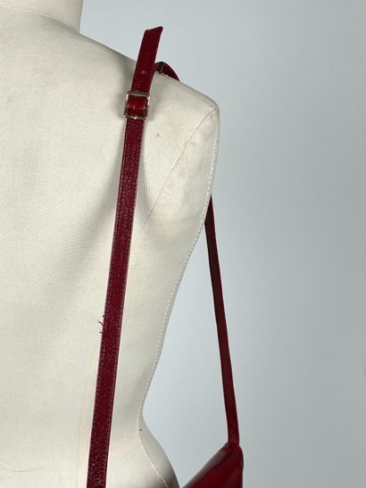 Shoulder flap bag in burgundy leather, mustard...