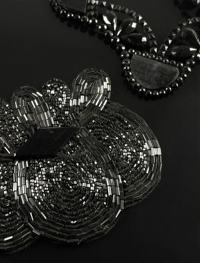 Deux appliques en perles de jais pour co...