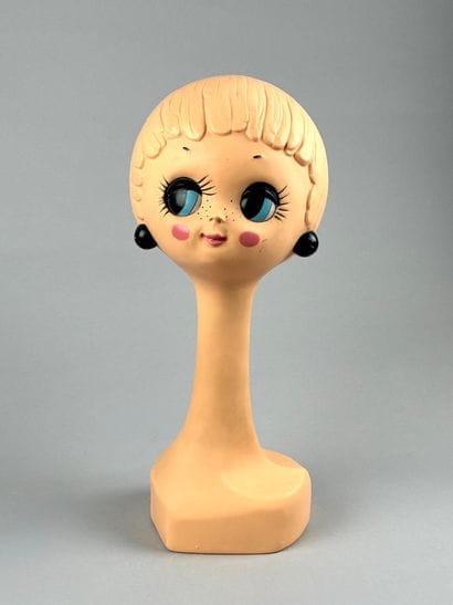 TWIGGY
Marotte ou tête à chapeau en celluloïde...