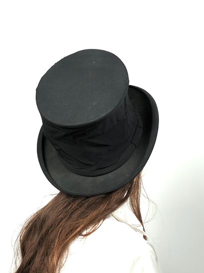 ARISTIDE BOUCICAUD
Chapeau haut de forme...