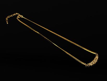 Collier en métal doré à mailles plates centré...