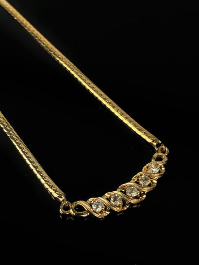 Collier en métal doré à mailles plates centré...