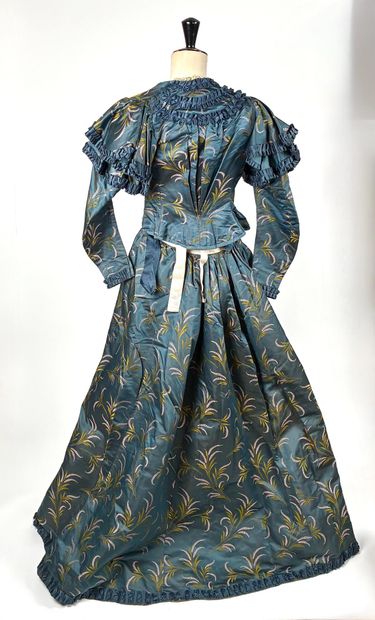AU BON MARCHÉ A. BOUCICAUT
Corsage et jupe...